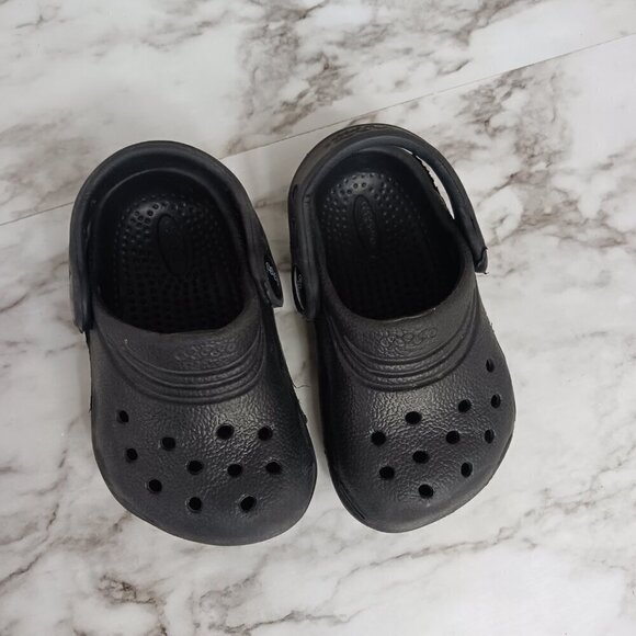 CROCS KID'S TODDLER CLASSIC CLOG BLACK WITH STRAP UNISEX SIZE C 4/5 - Picture 2 of 6
